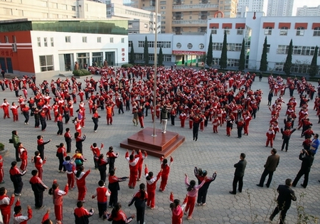 观摩VSport为小员工“量身定做”的三套“少儿健美操”