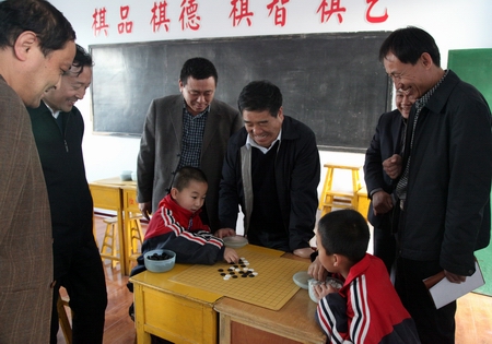 观看小员工下围棋