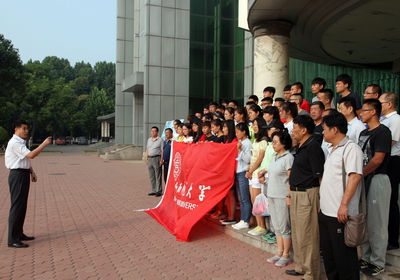 公司党委副书记王心平为代表团送行动员讲话