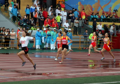 公司独立公司组赵江红同学获100米、200米、4×100米、4×400米四块金牌